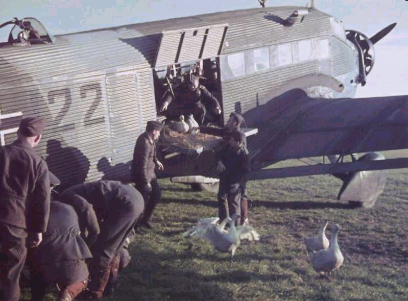 JU52rightcargodoordetailsincolor.jpg