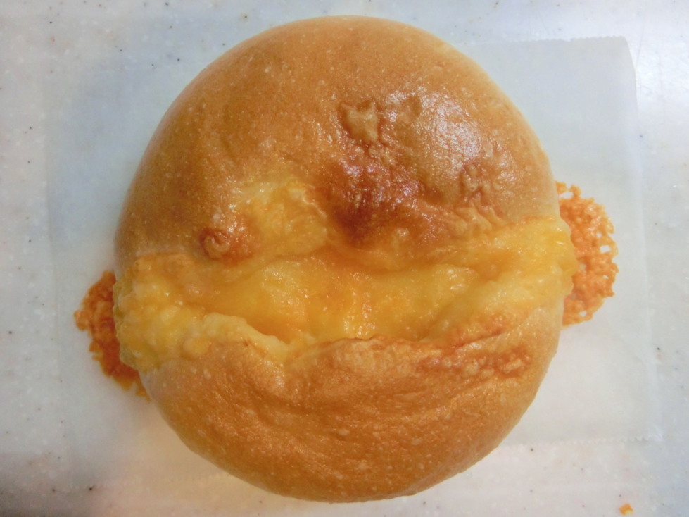 スワンベーカリー　３種のチーズパン.jpg