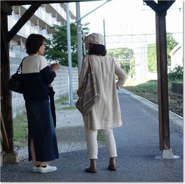 32やってきた奥さまがた?