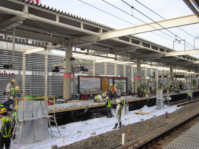 武蔵小金井駅構内の工事
