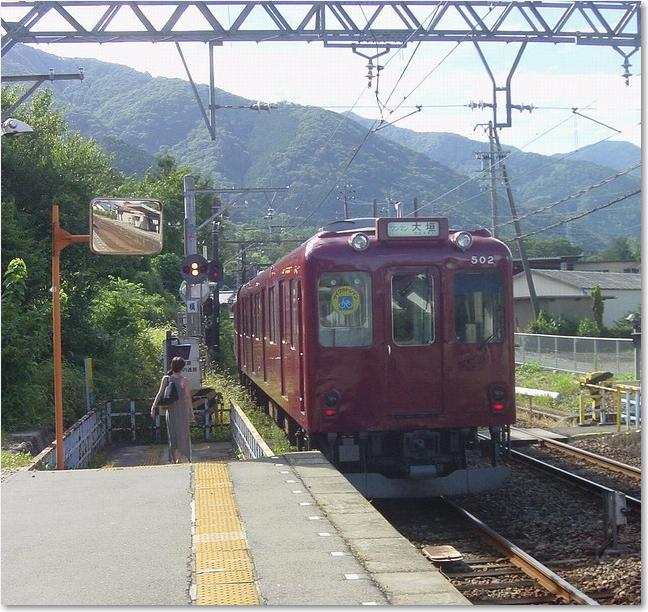 05美濃津屋駅去ってゆく大垣行