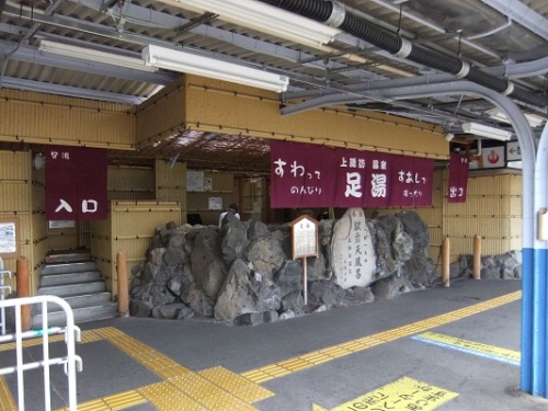 足湯＠上諏訪駅20120909.JPG