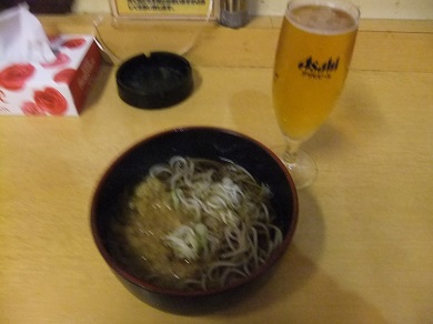 大都会＠池袋のサービスたぬきそば＋生ビール