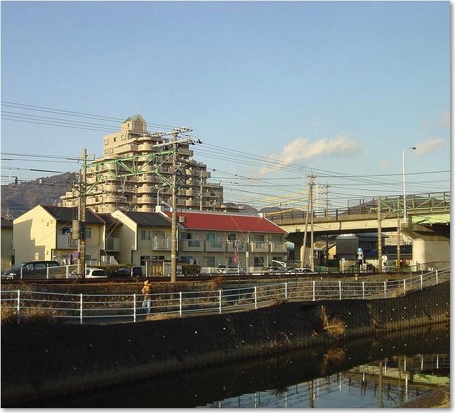 47東海道線のある光景