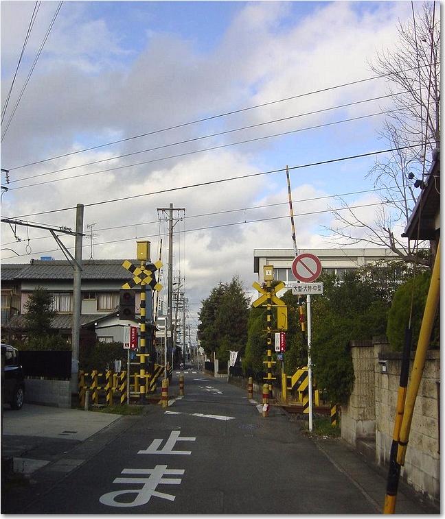 08路地踏切.JPG