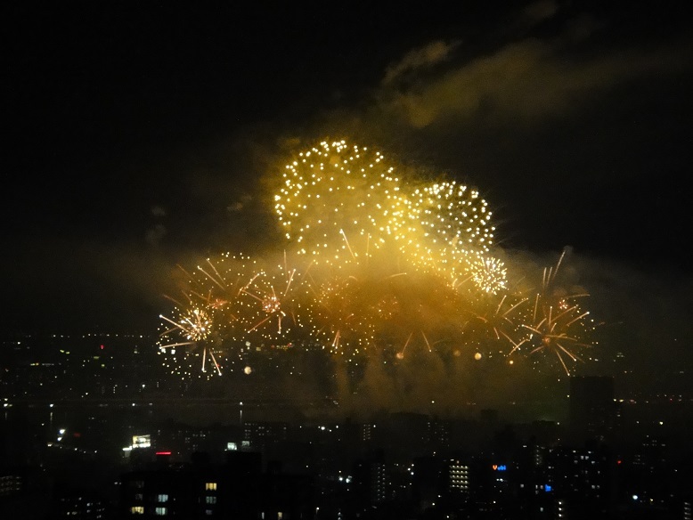 淀川花火大会2015_大輪黄色.JPG