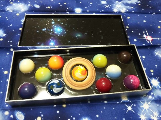 フーシェ・オリンポスと宇宙柄の布2019