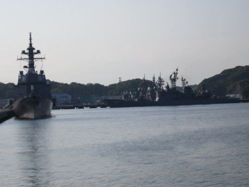 横須賀港の軍艦