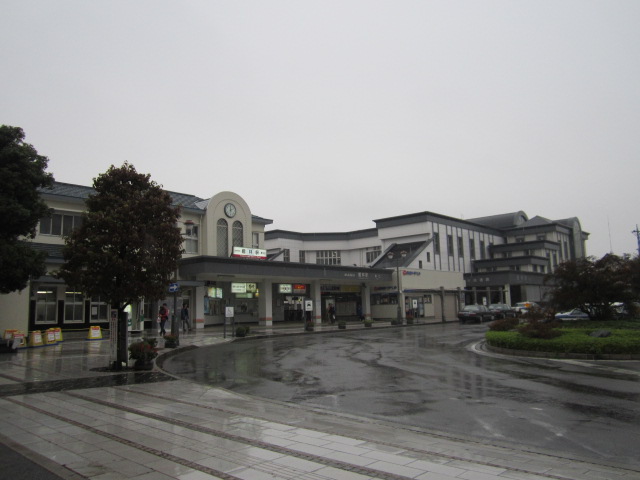 館林駅東口の2つの駅舎