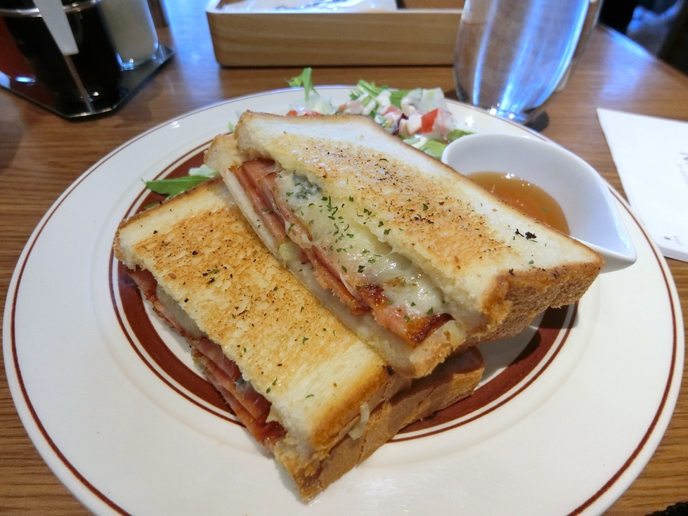 Ｅｇｇｓ’ｎ　Ｔｈｉｎｇｓ　クワトロフォルマッジのホットサンド.JPG