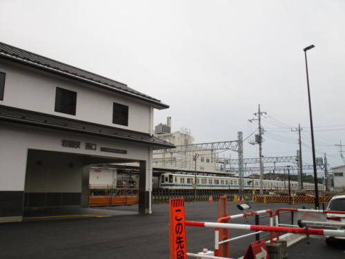 岩槻駅西口と8000系