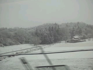 米原通過後の雪景色20130001.jpg