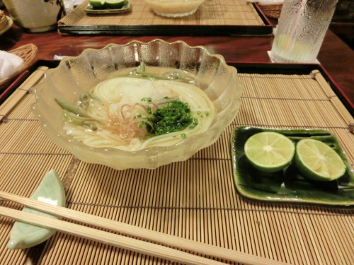 日影茶屋　大矢知の手延べ冷麦　酢立　大葉じゅん菜.jpg