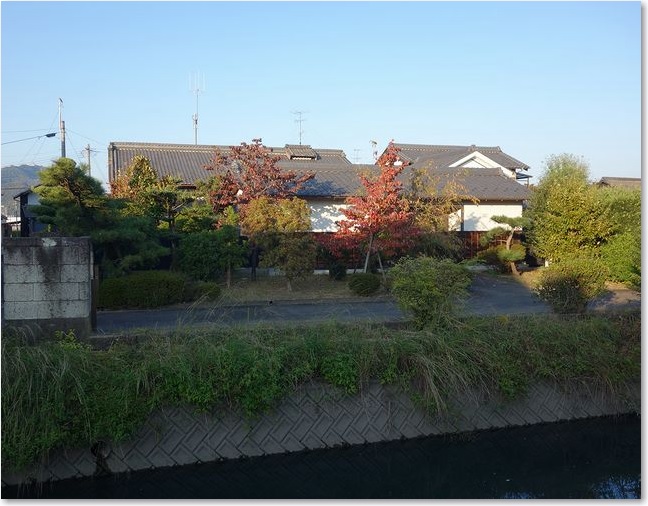 30川向こうのお屋敷