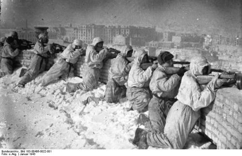 Bundesarchiv_Bild_183-E0406-0022-001,_Russland,_Kesselschlacht_Stalingrad.jpg