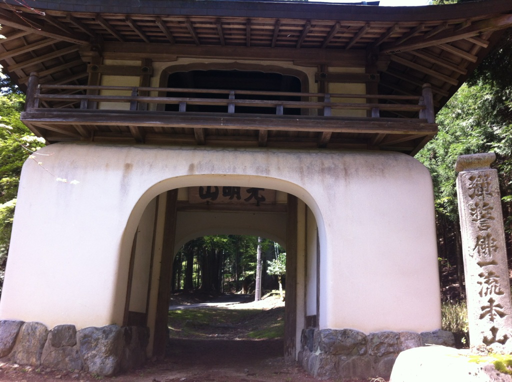 古地谷阿弥陀寺山門.jpg