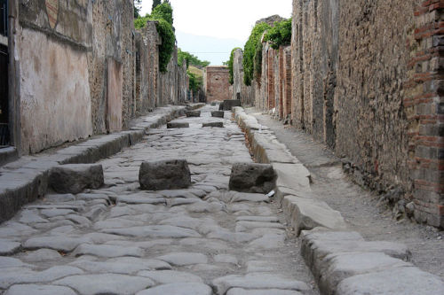 800px-Pompeii-Street.jpg
