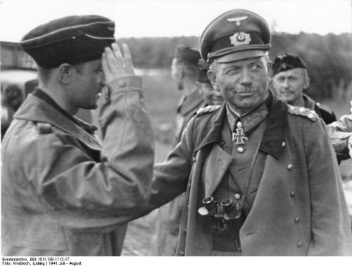 Bundesarchiv_Bild_101I-139-1112-17,_Russland-Mitte,_Heinz_Guderian.jpg