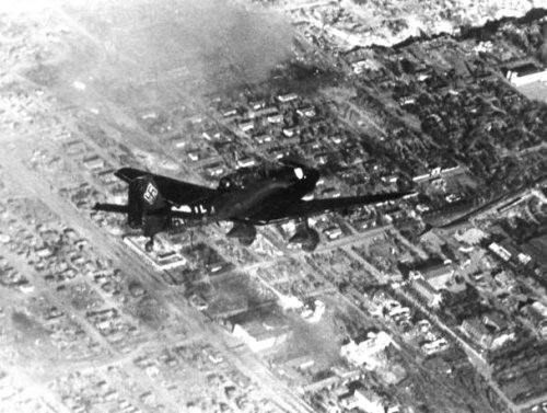 Bundesarchiv_Bild_183-J20510,_Russland,_Kampf_um_Stalingrad,_Luftangriff_crop.jpg