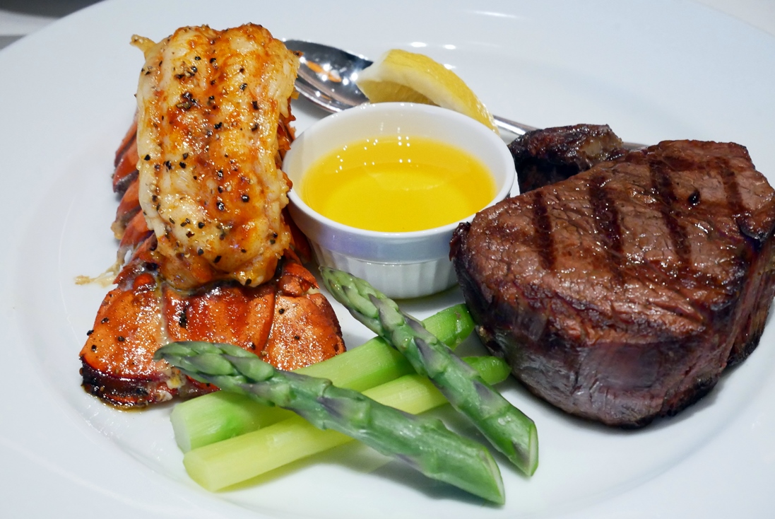 ＢＥＮＪＡＭＩＮ　ＳＴＥＡＫ　ＨＯＵＳＥ　サーフ＆ターフ.JPG
