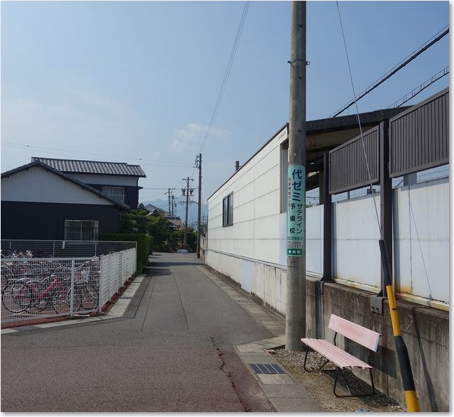 03駅裏を行きます