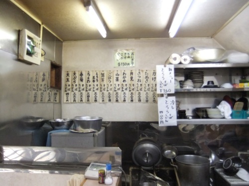 千住橋戸町・そば信の店内