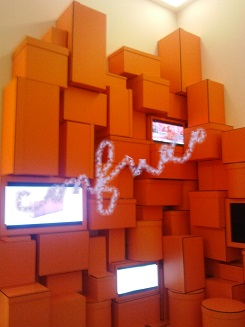 hermes box monitor.jpg