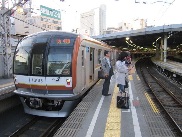 渋谷駅での東京メトロ10000系