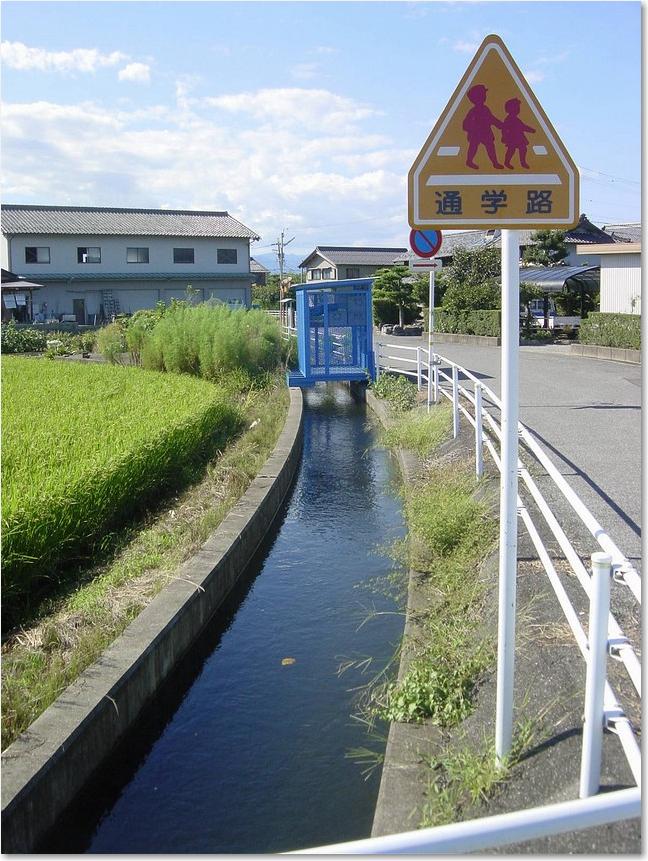 11カーブする水路