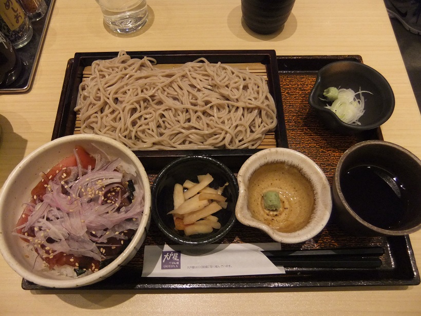 西新井栄町１丁目・大戸屋のミニかぐろ丼とせいろそばセット820円20140119.JPG