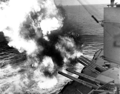 USS_Nevada_(BB-36)_fire_on_positions_ashore.jpg