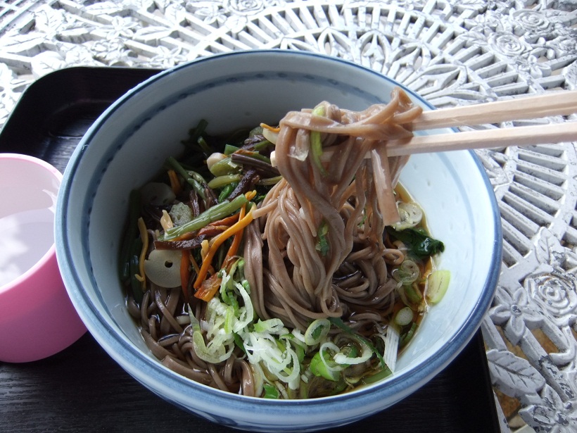 ローズハウス＠道の駅川口・あんぎょうのいなか乱切山菜そば(冷)２20120819.JPG