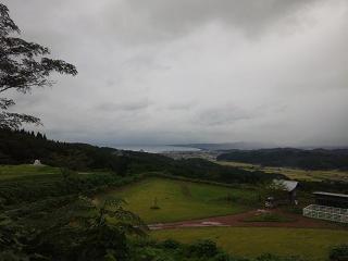 セイズファームさんへお邪魔しました　ワイナリーから氷見市街を見下ろす