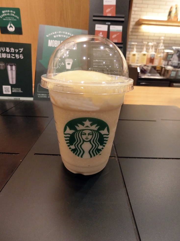 ＳＴＡＲＢＵＣＫＳ　ＣＯＦＦＥＥ　ホワイトオペラフラペチーノ.JPG