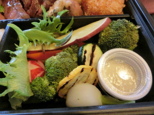 ２４７　黒毛和牛ステーキ弁当　鎌倉野菜.jpg