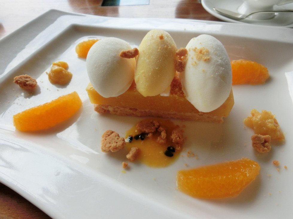 ピエール・エルメ　パリ　Dessert d'Ete ‘Satine’.jpg