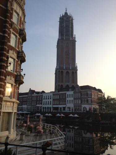 Huis Ten Bosch vào sáng sớm.