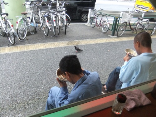 いとう＠東神田のテラス席20120720.JPG