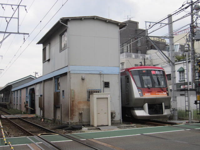 等々力駅と6000系