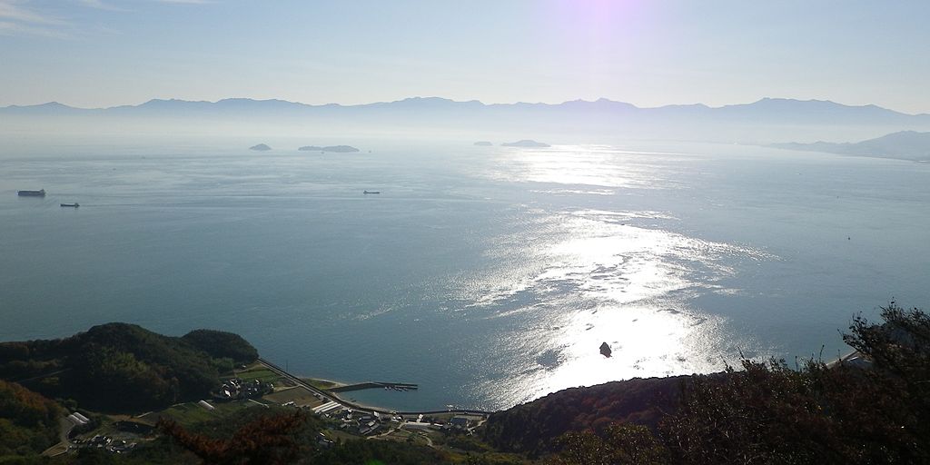 1024px-Hiuchinada,_Ishizuchi_Mountains.jpg