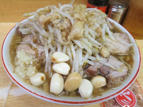 20130626_ラーメン二郎環七新代田店Wチャーシューメンにかつおぶしとしょう油漬けニンニクweb.JPG