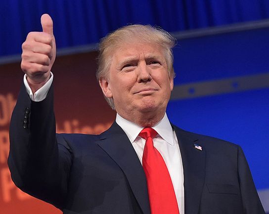 640px-Donald_Trump,_thumbs_up.jpg