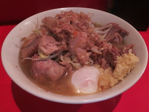 20150518_ラーメン二郎府中店_ブタ入りラーメン少な目に温泉玉子.JPG