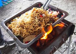 コストコの焼きそばを 野外で食う Thunderbolt 楽天ブログ