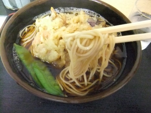 そば作御成門店のかき揚げそば２