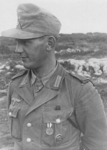 Afrika_korps_soldier_4.jpg