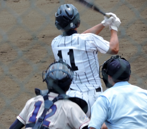 浦和学院・斎藤良介が9回、右中間に適時三塁打を放つ.JPG