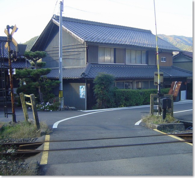22静かな踏切