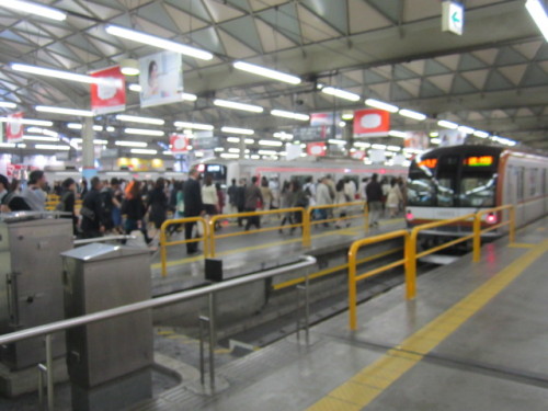 渋谷駅先端での東京メトロ10000系