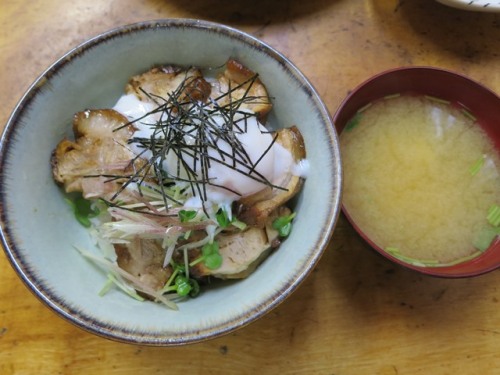 20160903_小田保_チャーシューエッグ丼.JPG